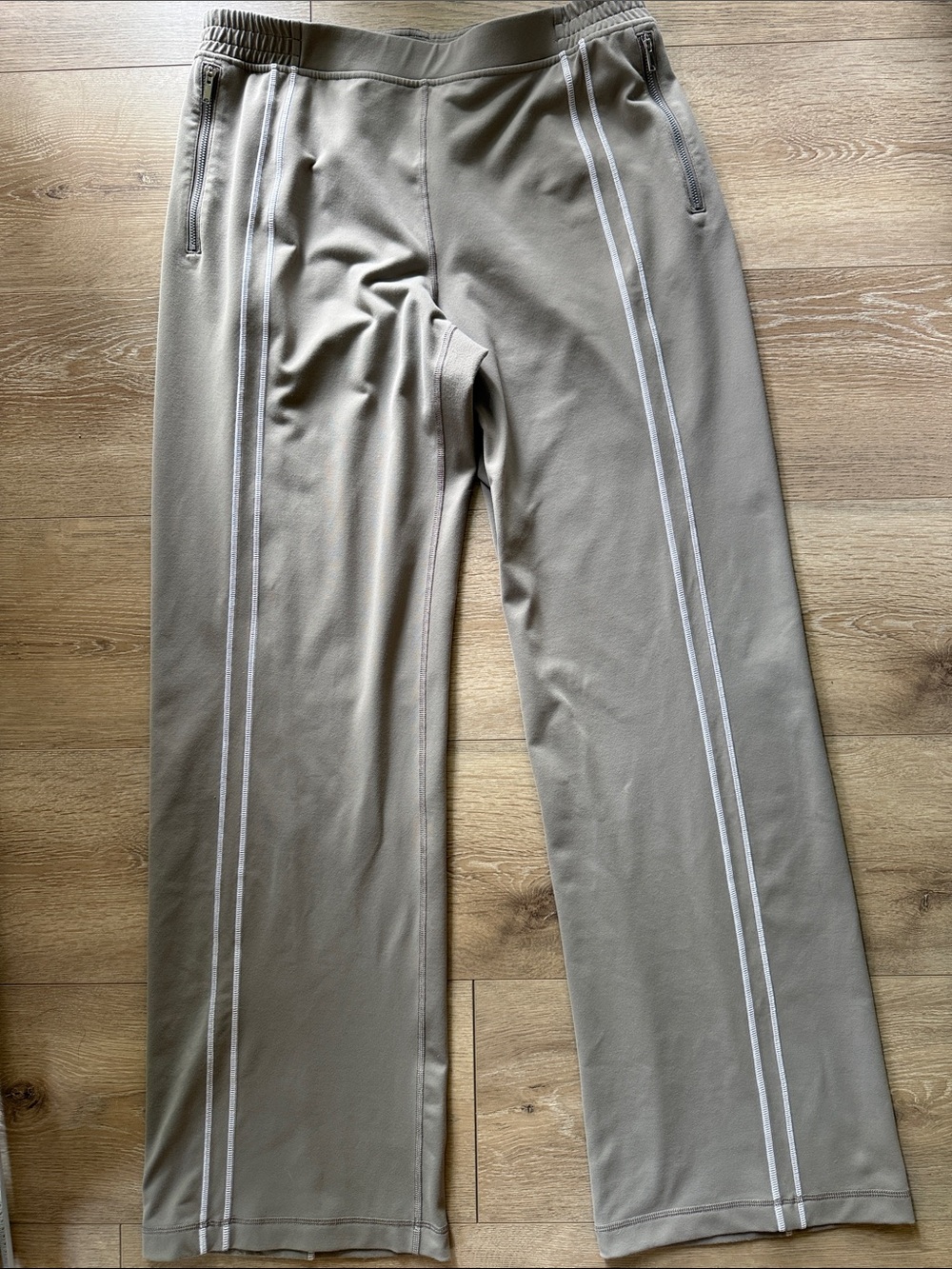 lululemon Define Mid-Rise Track Pant - Picture 6 of 15